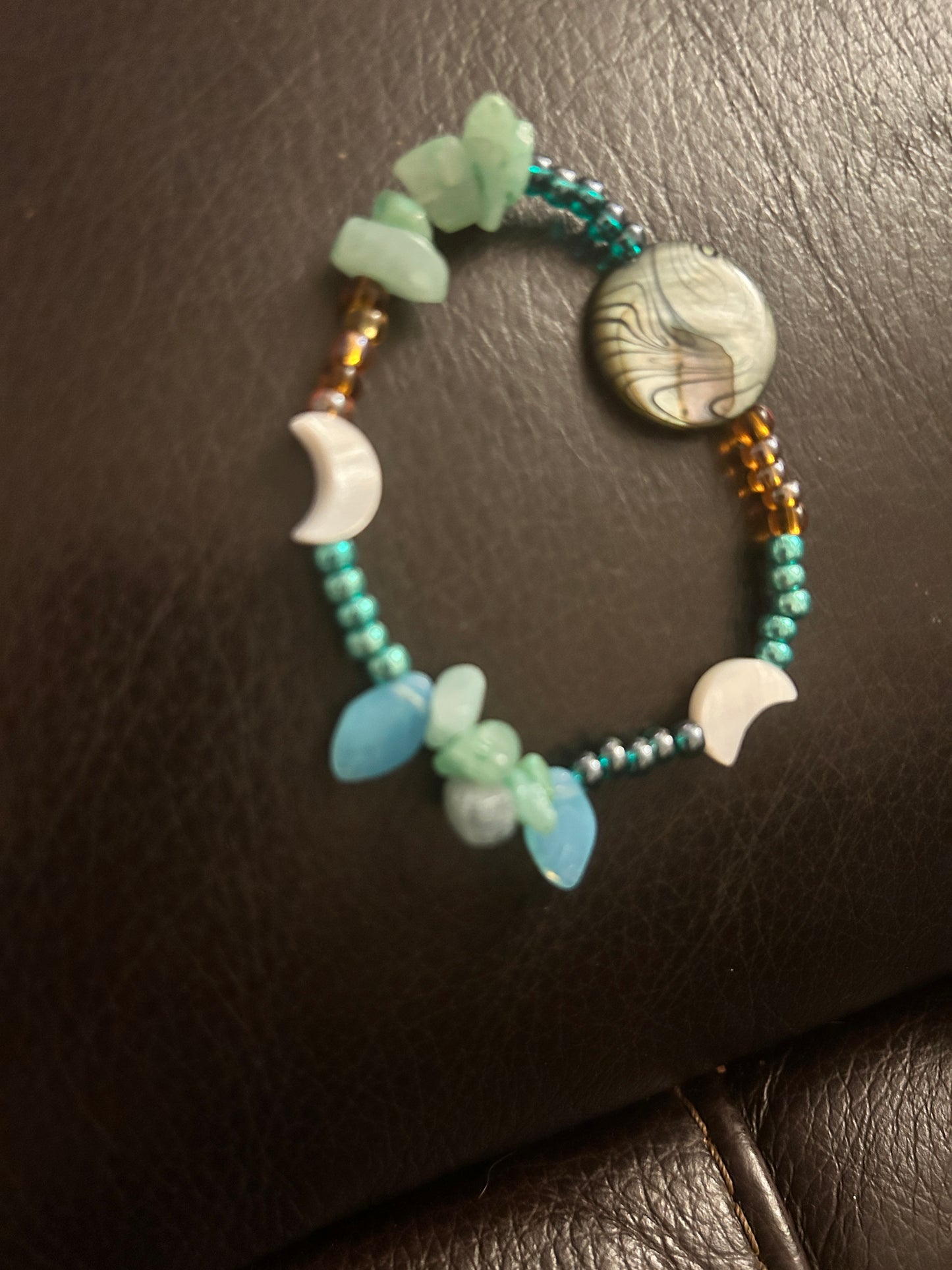 Glass seashell bracelet